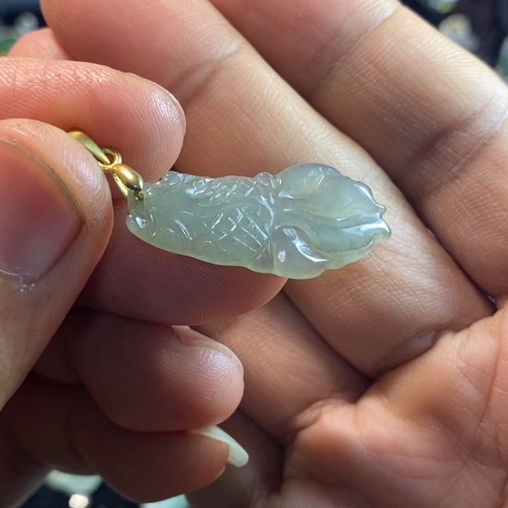 翡翠未镶嵌颈饰天然缅甸翡翠A货金鱼吊坠微瑕