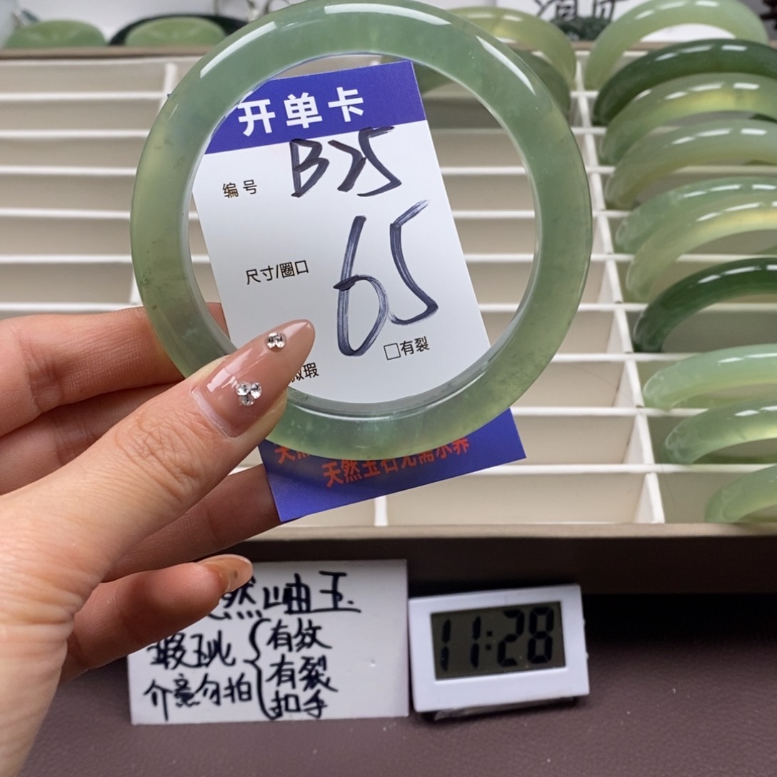 蛇纹石玉手镯未镶嵌