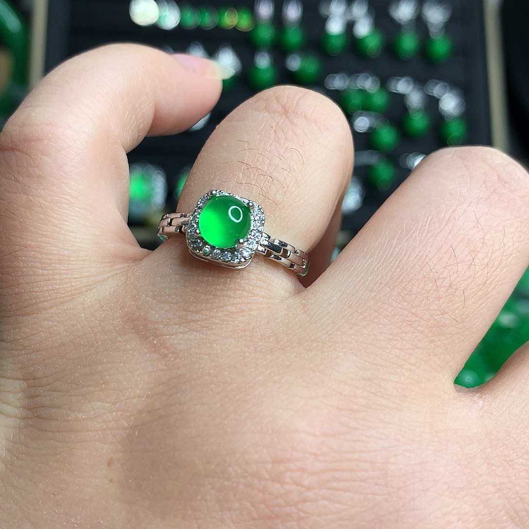 偏***。翡翠未镶嵌颈饰优化735