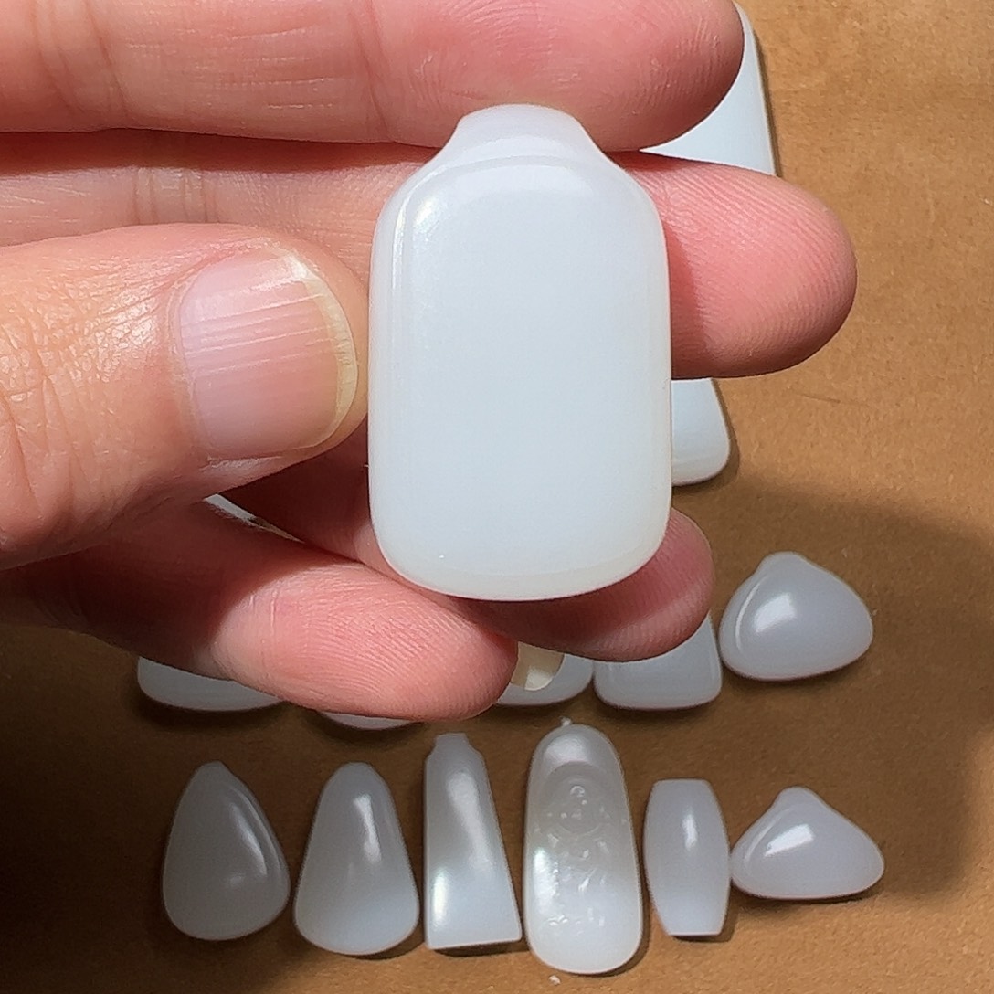 和田玉挂坠未镶嵌喀****?