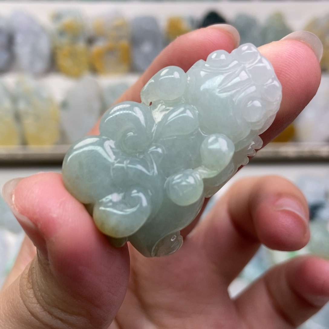 翡翠吊坠(赠链)未镶嵌