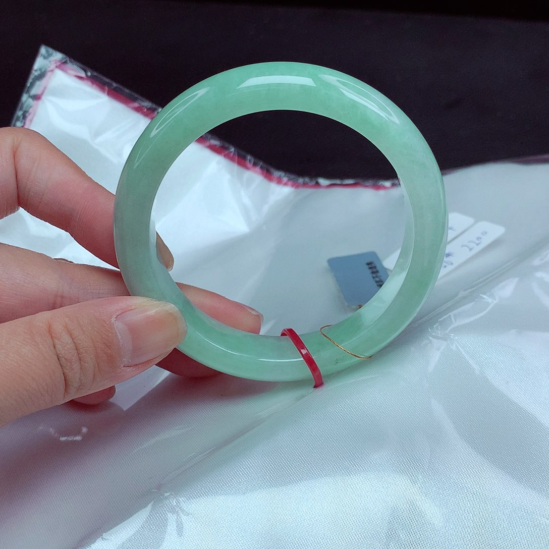 翡翠手镯未镶嵌56圈954