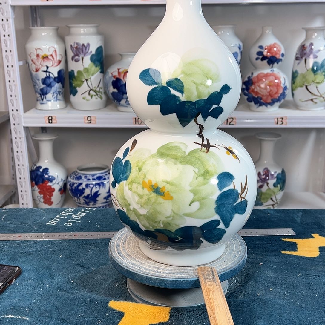 摆件景德镇陶瓷葫绿牡