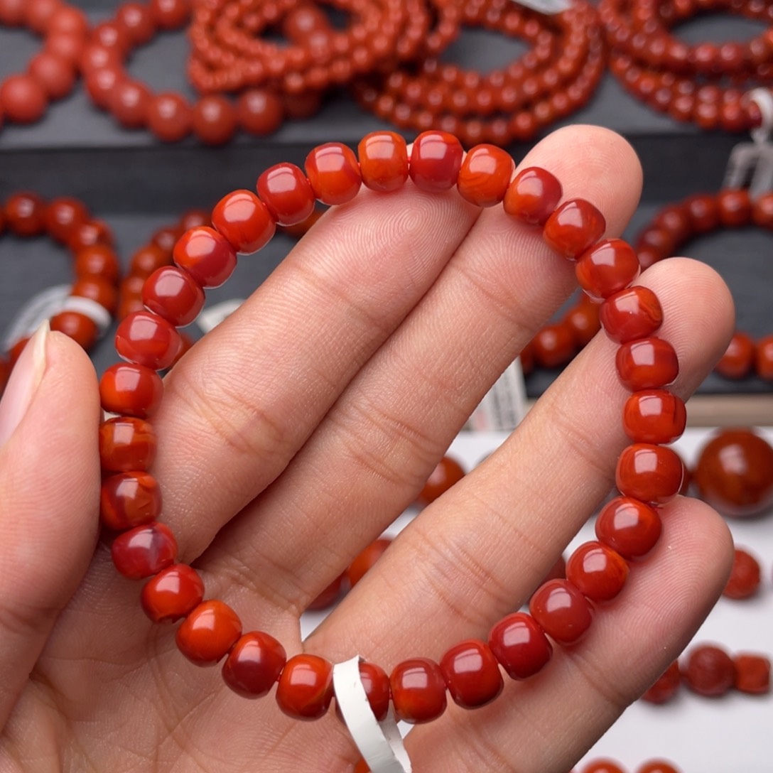卢***君南红玛瑙未镶嵌手串H7mm满肉牛血火焰老型手串