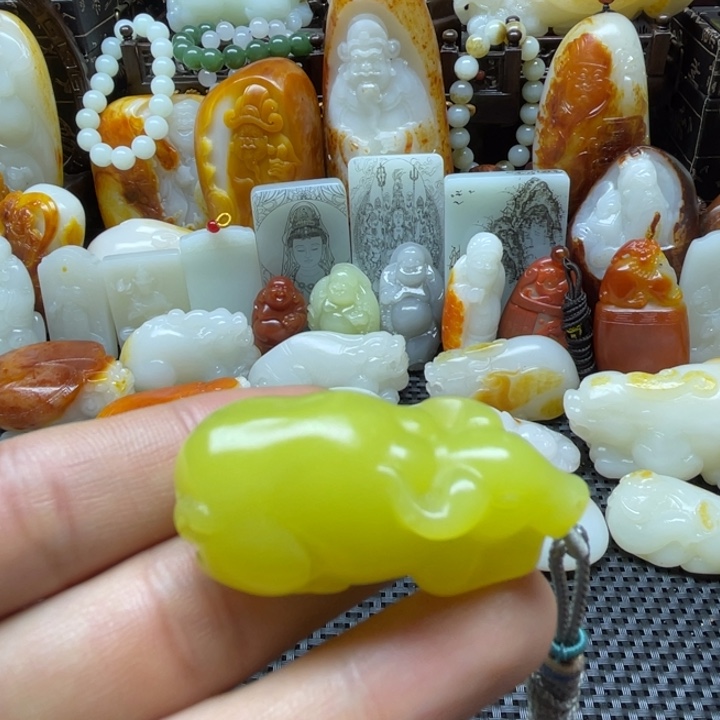 和田玉未镶嵌颈饰