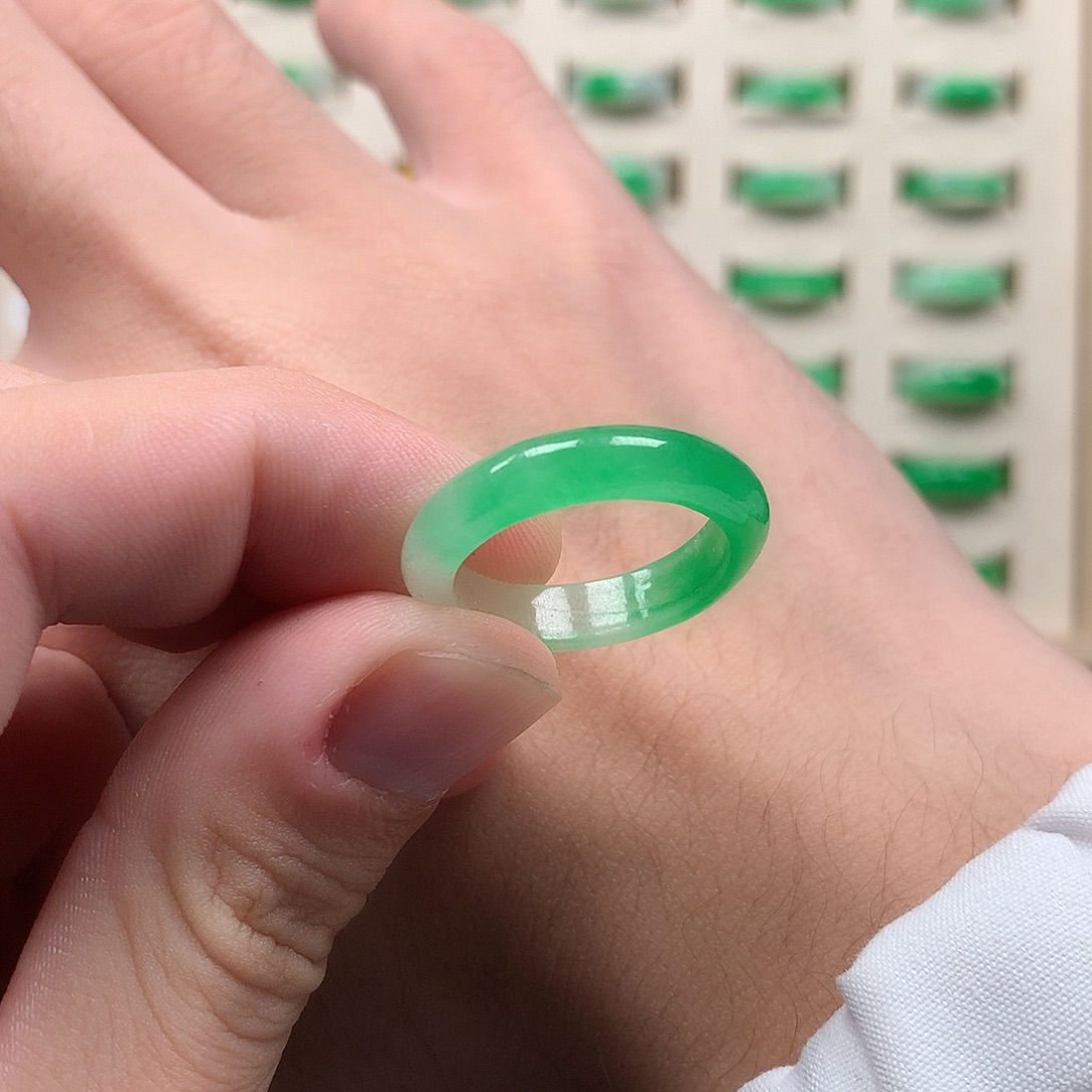 翡翠未镶嵌戒指20圈口微瑕