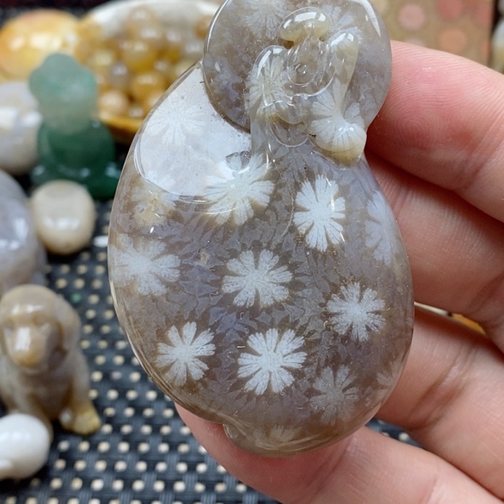 石英质玉颈饰未镶嵌