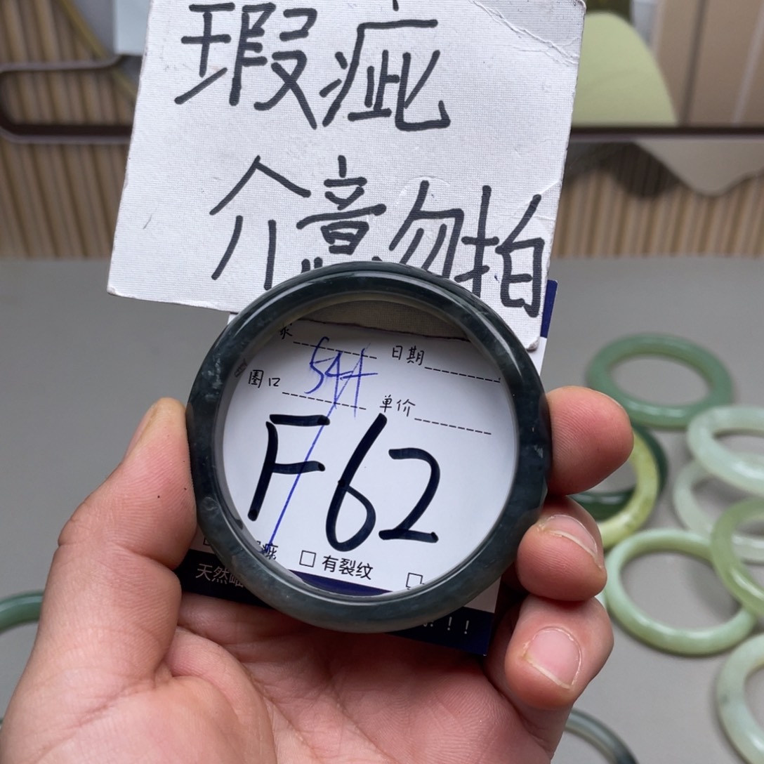 岫玉手镯手镯未镶嵌