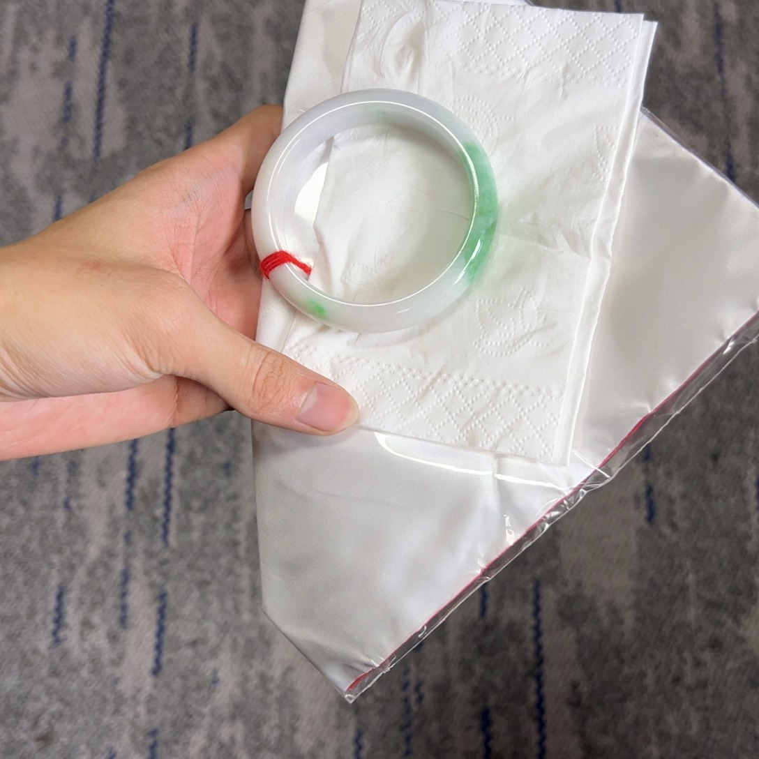 未镶嵌翡翠定制翡翠白底圈 一口绿