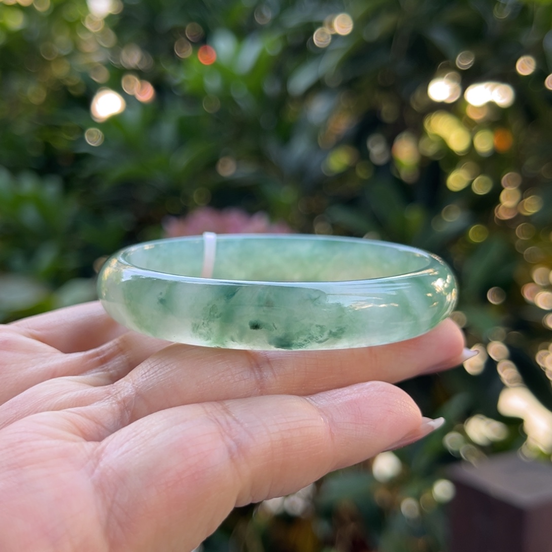 翡翠未镶嵌手镯56贵妃