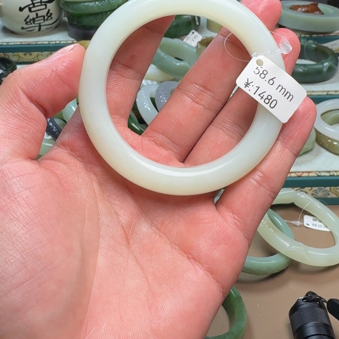 和田玉未镶嵌手镯58.6 