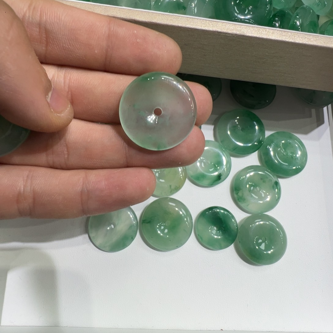 石英质玉颈饰未镶嵌一**毛