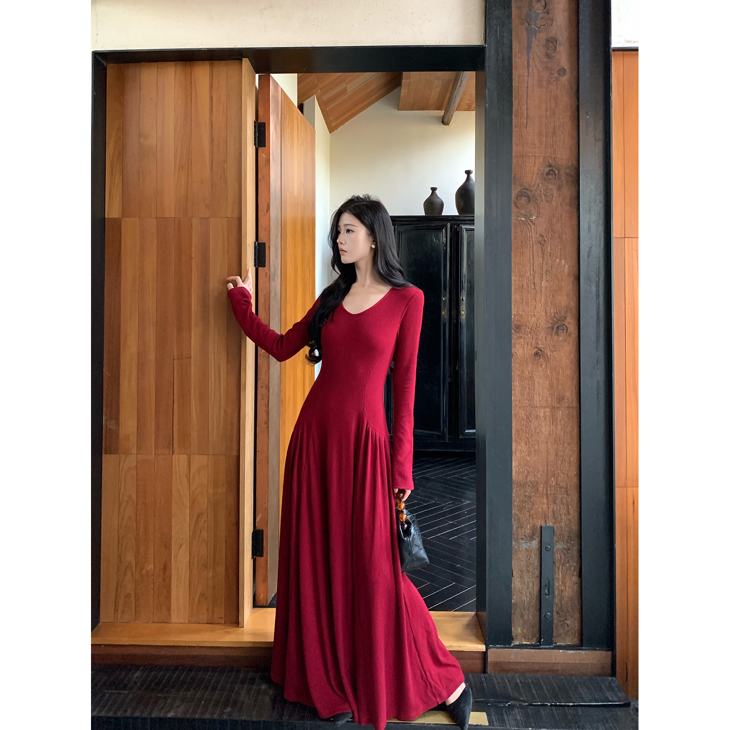 ICELOLLY圣诞穿搭收腰针织连衣裙女冬2025新款特别漂亮掐腰长裙子