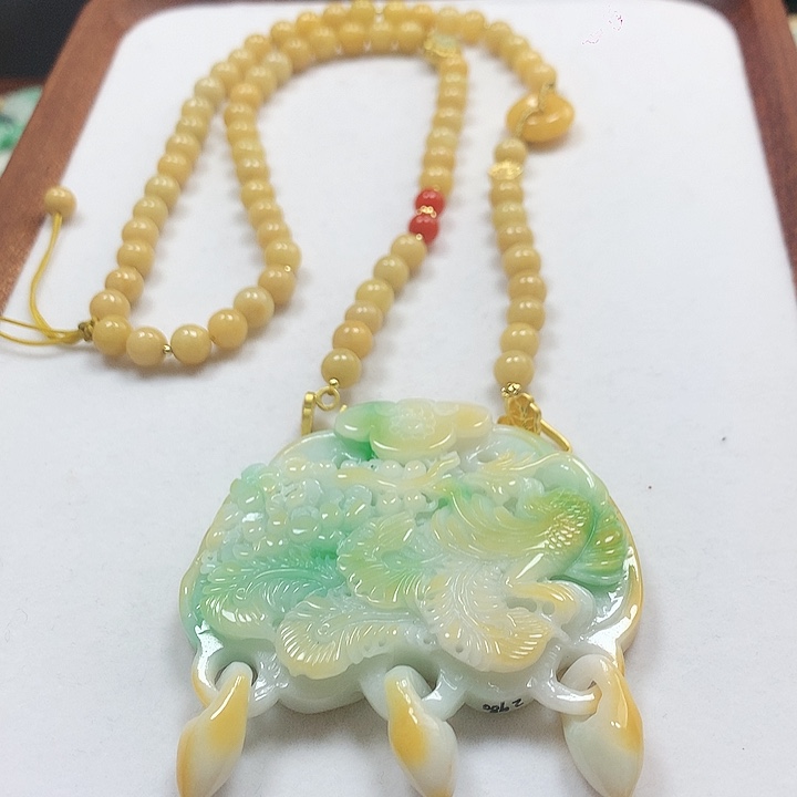 翡翠颈饰未镶嵌吊坠