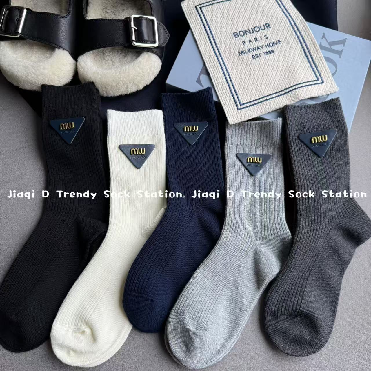 欧货秋冬配马丁靴皮标藏青三角标时尚高级感字母百搭中筒堆堆袜女