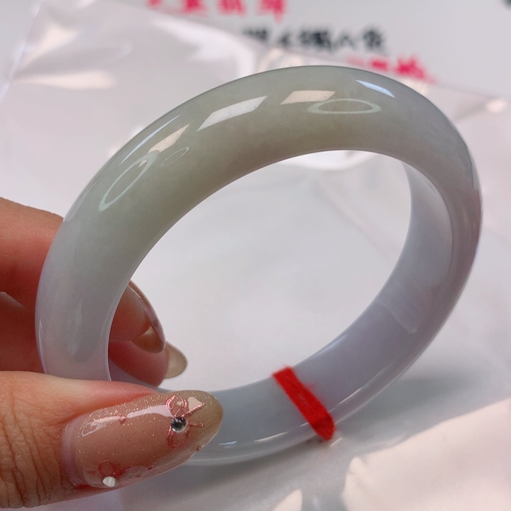 翡翠手镯未镶嵌55圈