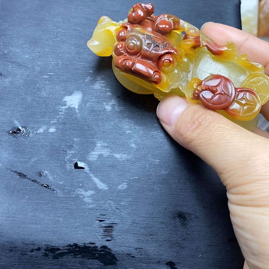 石英质玉（黄龙玉）颈饰未镶嵌