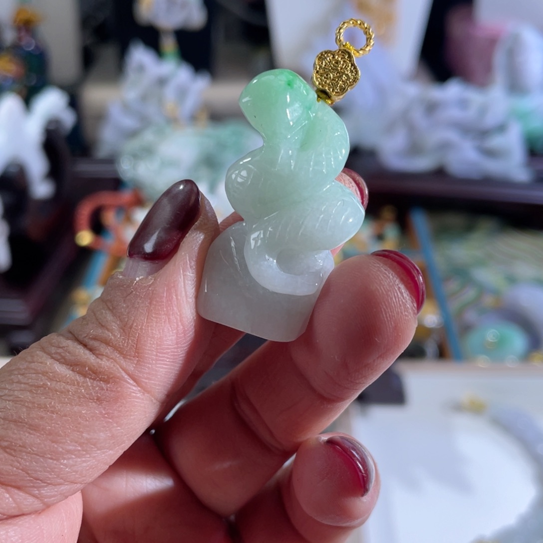 翡翠颈饰未镶嵌翡翠绿