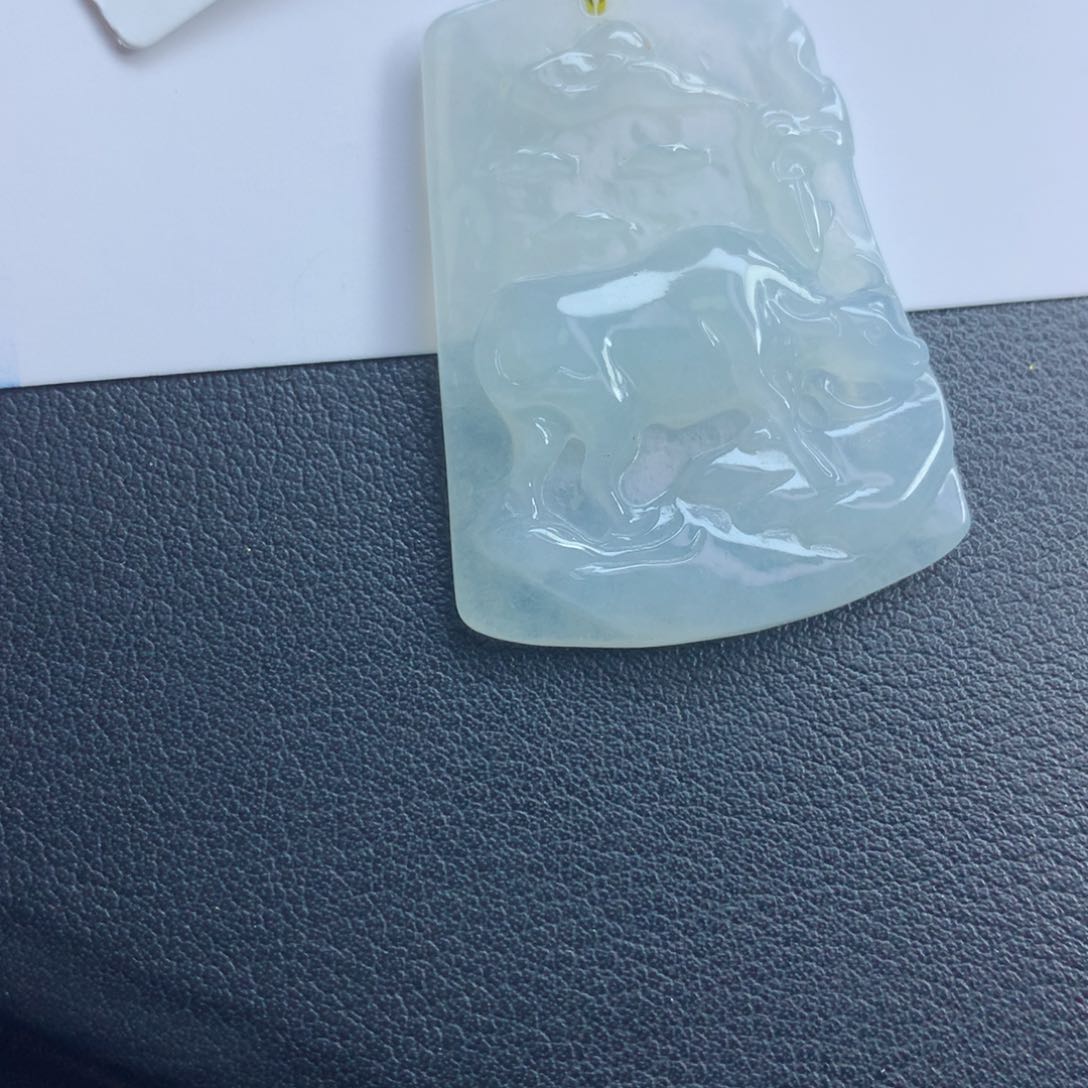 翡翠颈饰未镶嵌牛