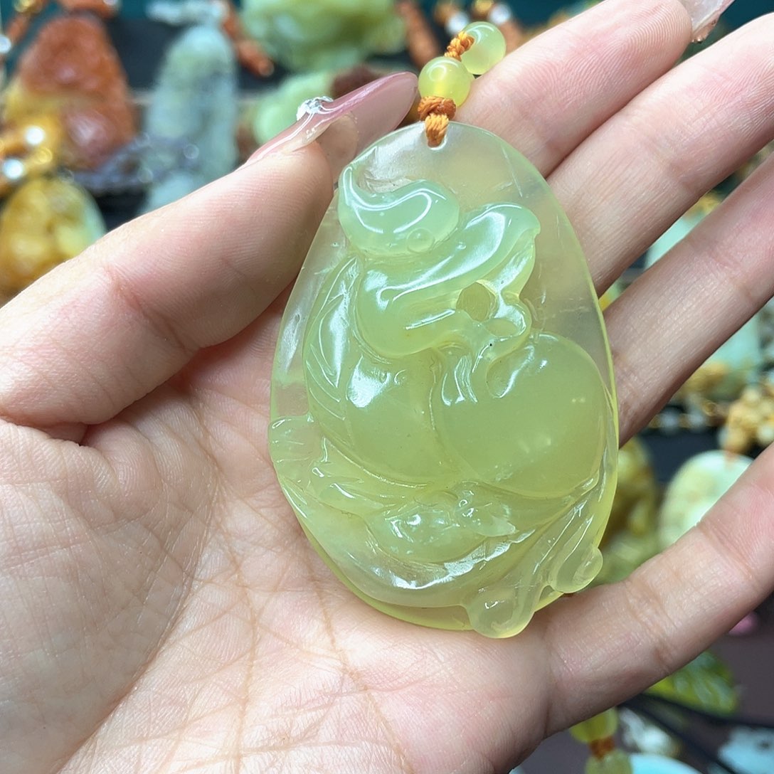 蛇纹石玉颈饰未镶嵌