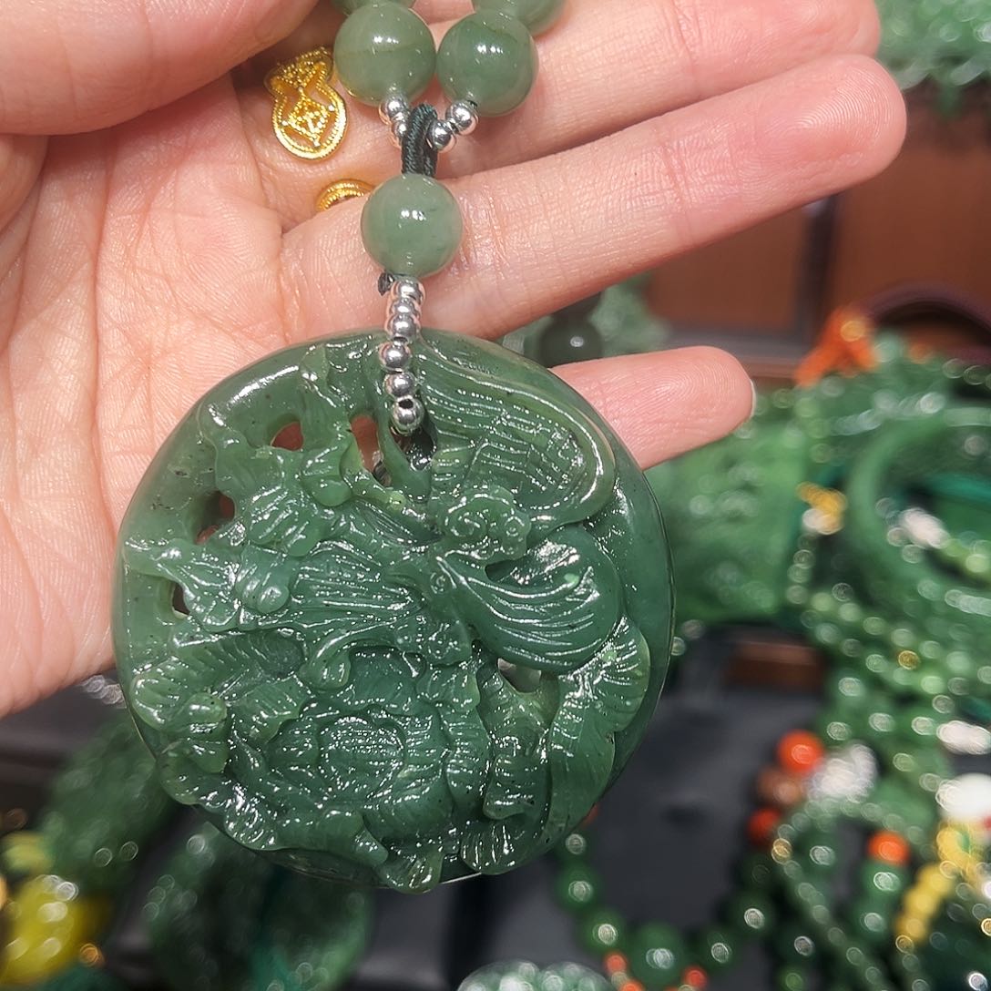 颈饰未镶嵌和田玉（糖玉）