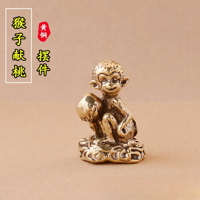 实心纯黄铜猴子献桃铜猴抱寿桃复古桌面做旧茶宠微雕工艺品铜摆件