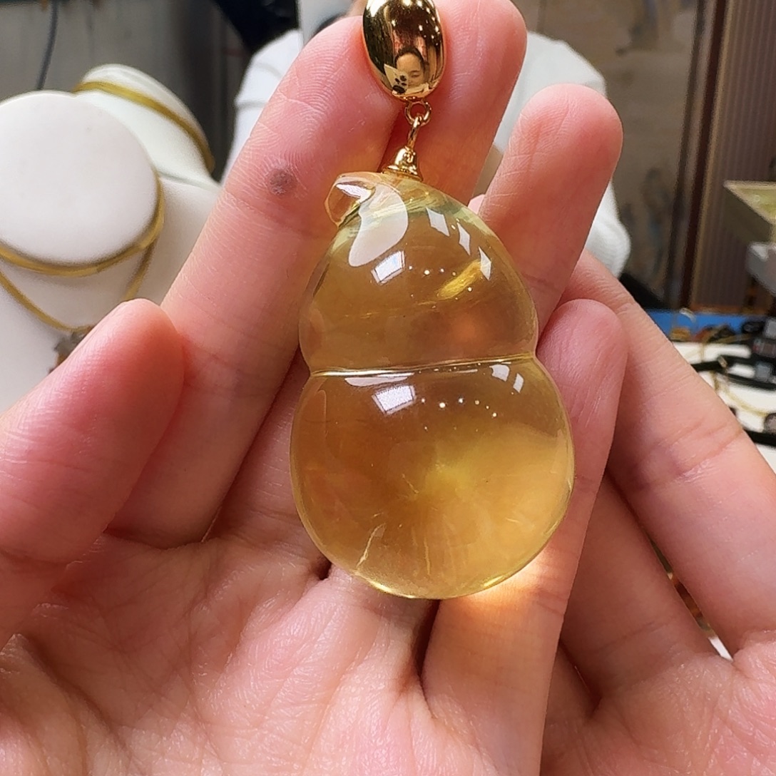 走***儿琥珀未镶嵌颈饰吊坠