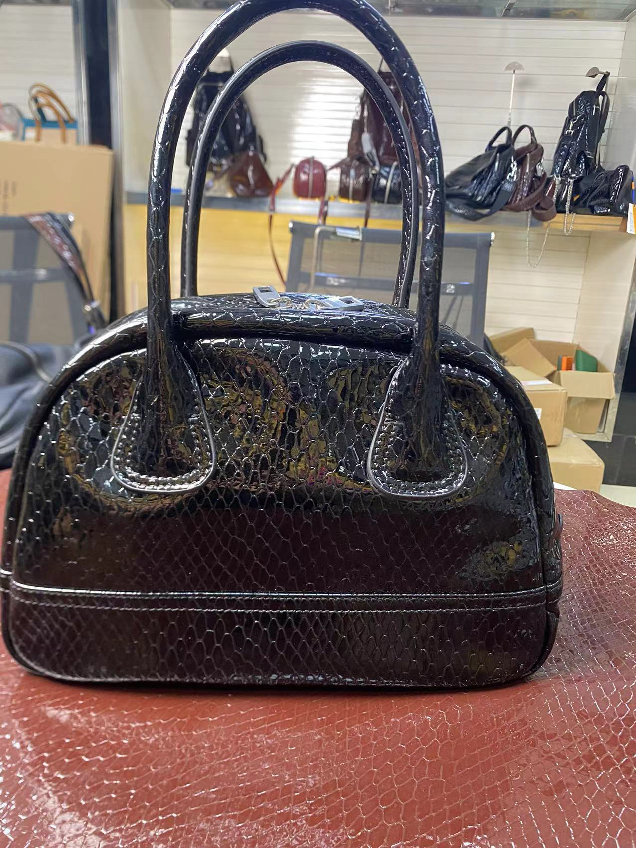 复古小众大手提女包包质感百搭通勤腋下保龄球包