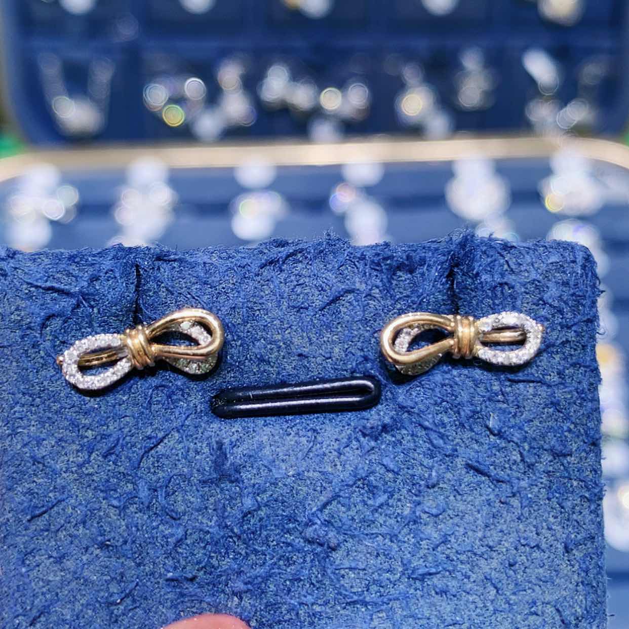 【闪购商品】钻石耳饰18K金镶嵌耳钉