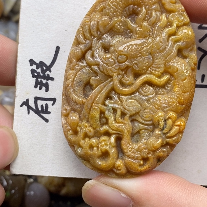 硅化珊瑚（珊瑚玉）未镶嵌颈饰