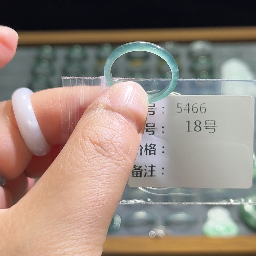 翡翠未镶嵌戒指5466。  
