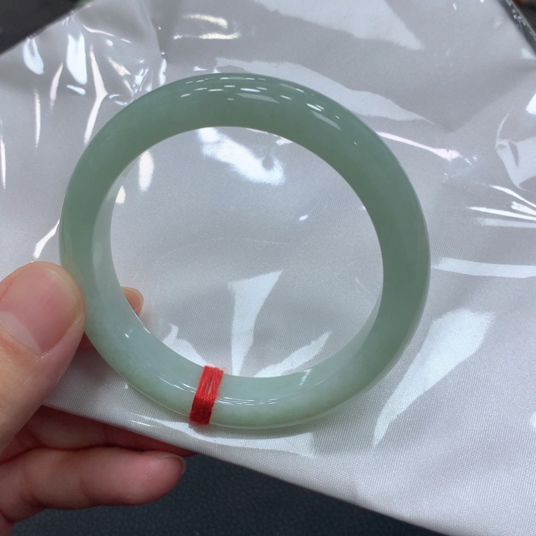 翡翠手镯未镶嵌翡翠