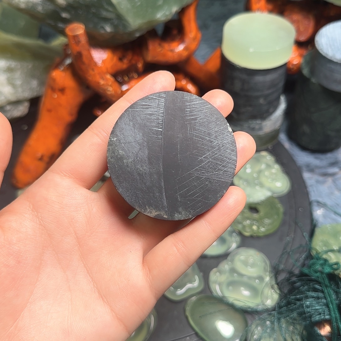 欧***亿蛇纹石玉未镶嵌纯天然岫玉毛料子