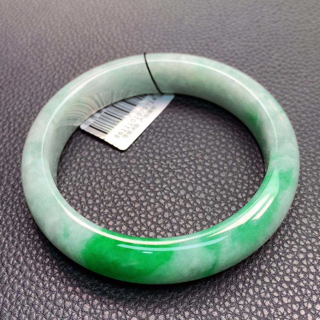 翡翠手镯未镶嵌缅甸