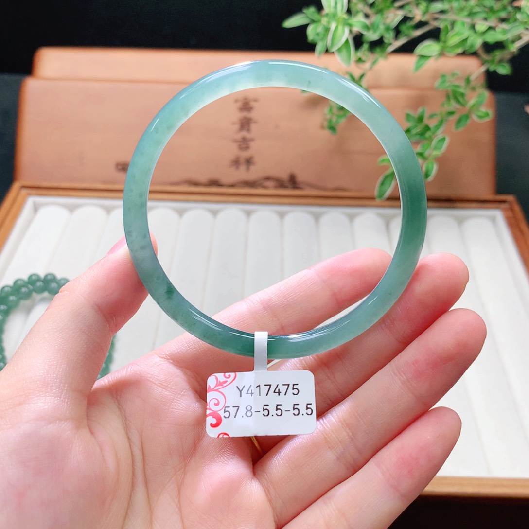 未镶嵌手镯（圆镯）翡翠