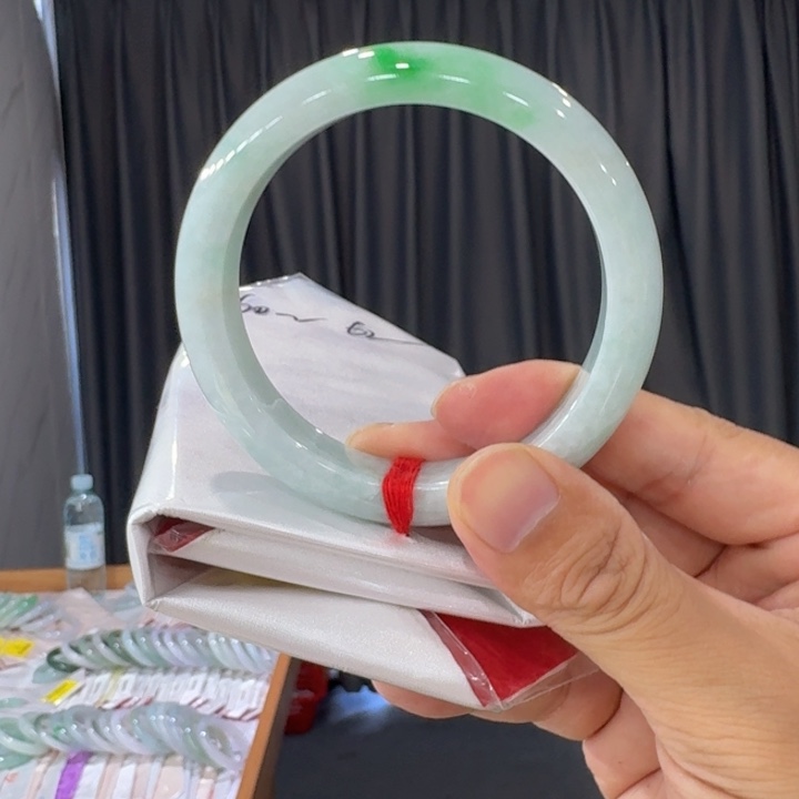 翡翠未镶嵌手镯纯天然缅甸翡翠a货