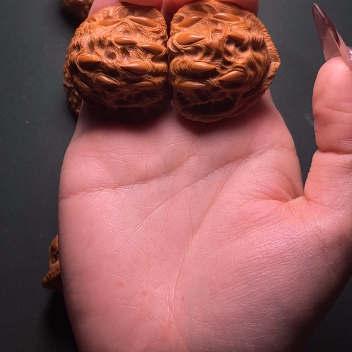 L***g文玩核桃雕刻白狮子吞噬37