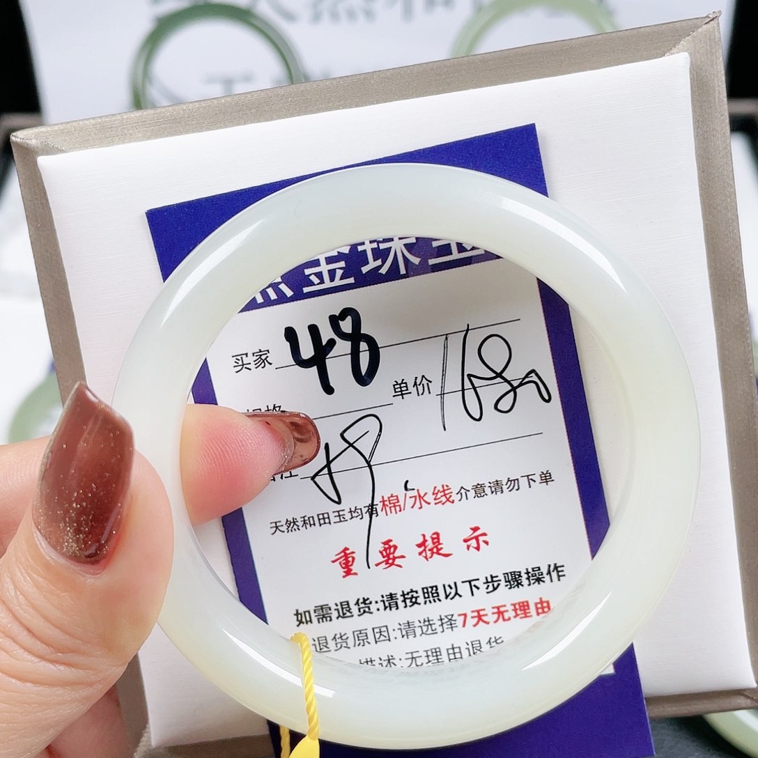 和田玉手镯未镶嵌