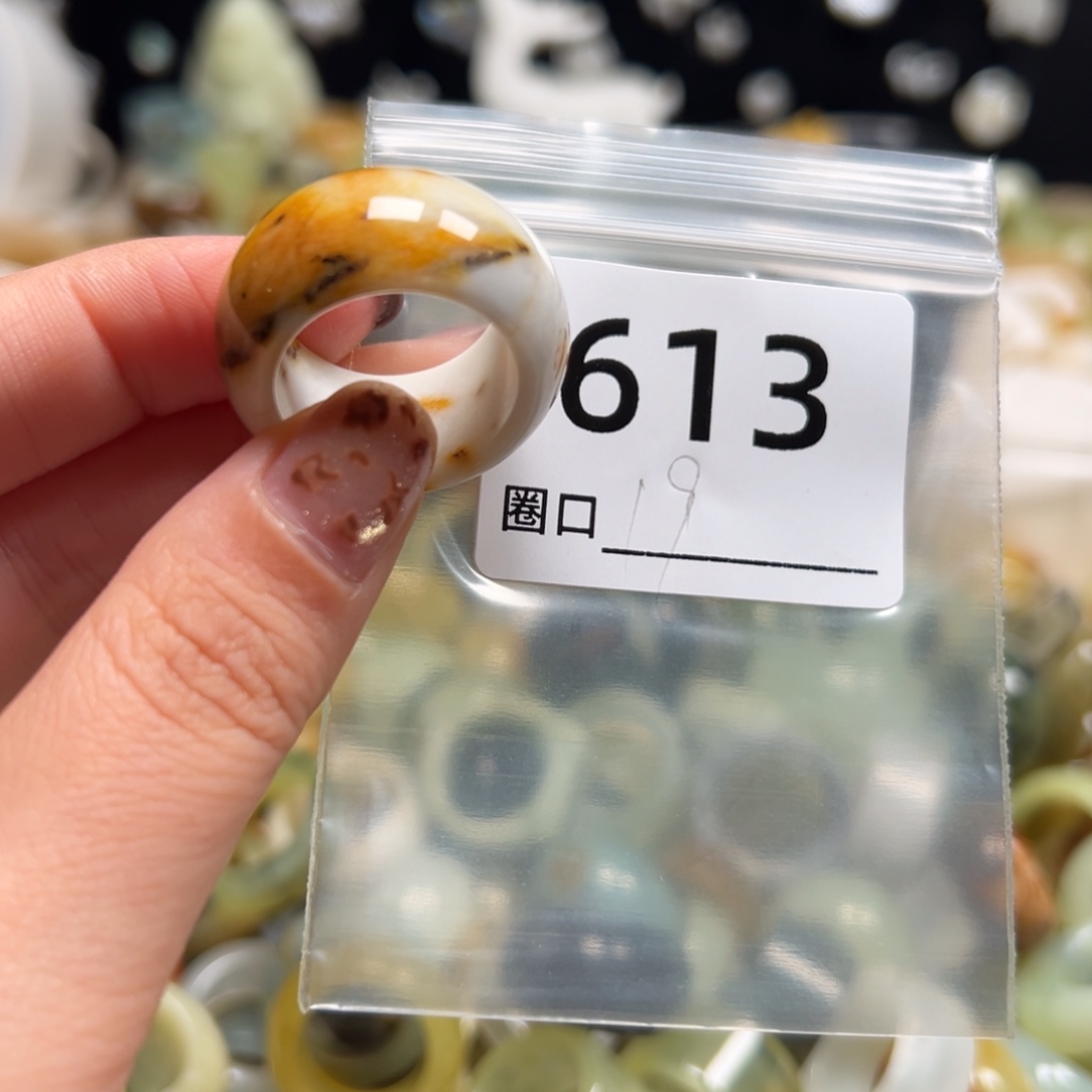 小***子蛇纹石玉未镶嵌戒指