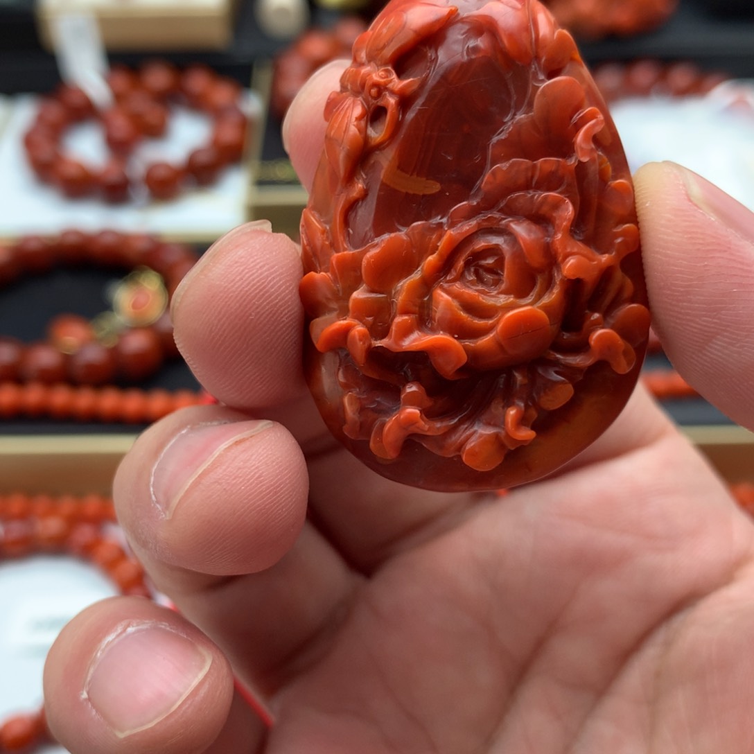 南红玛瑙吊坠未镶嵌