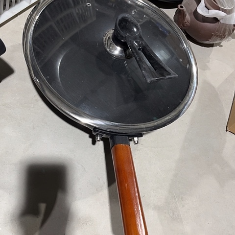 微瑕，明火，约口径32厘米，高9带玻璃盖