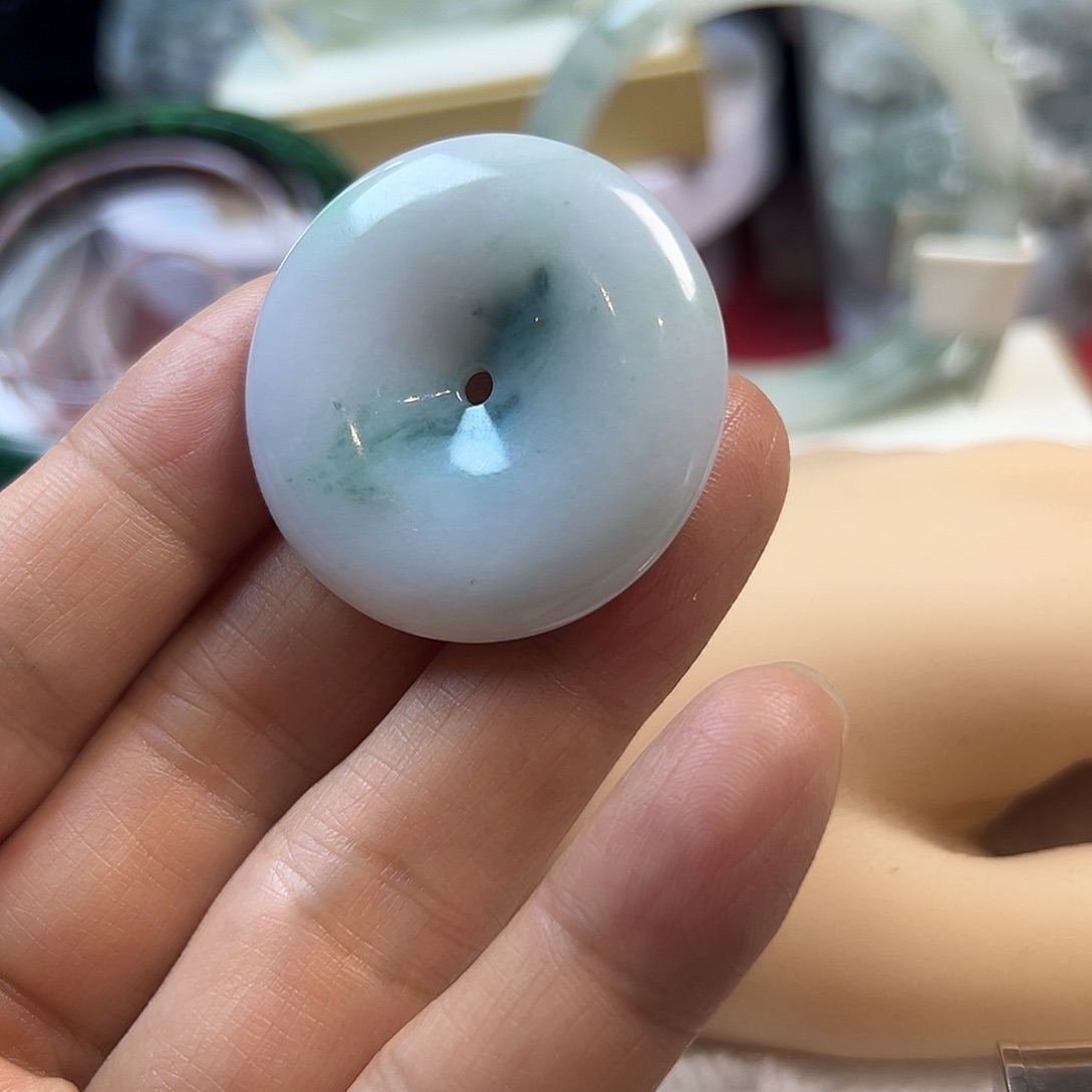 颈饰未镶嵌翡翠平安扣