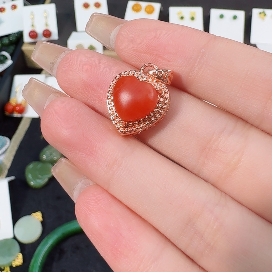 南红玛瑙未镶嵌颈饰哑光桃心吊坠