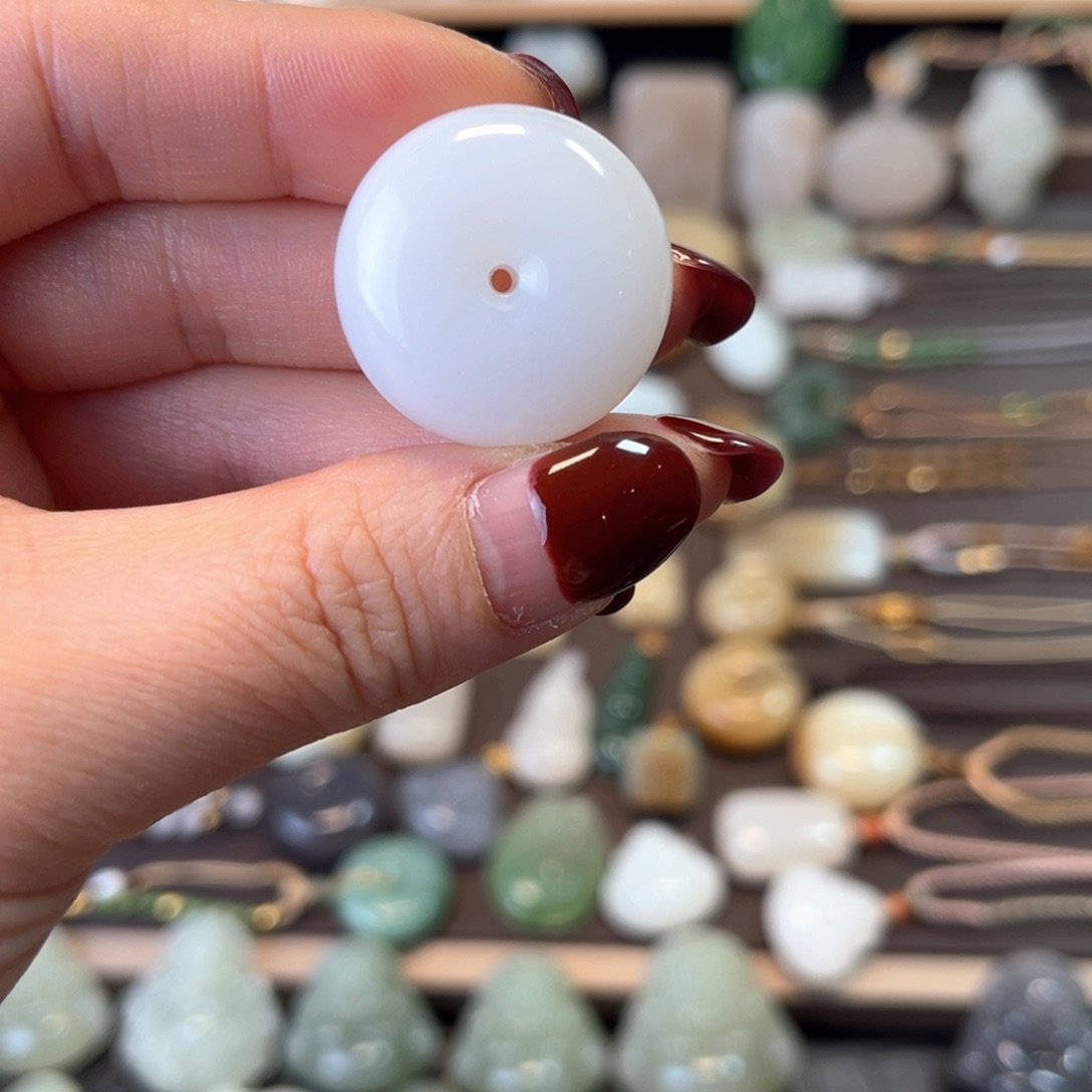 和田玉颈饰未镶嵌余**遇扣