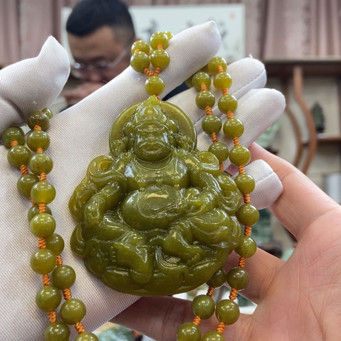 蛇纹石玉吊坠未镶嵌
