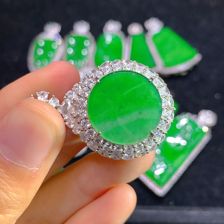 翡翠颈饰银S925镶嵌一个