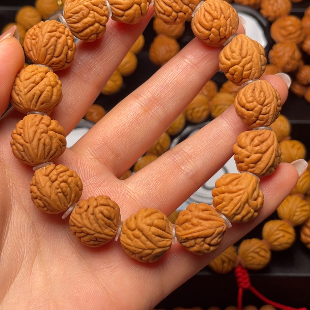 吊坠桃核红红火火