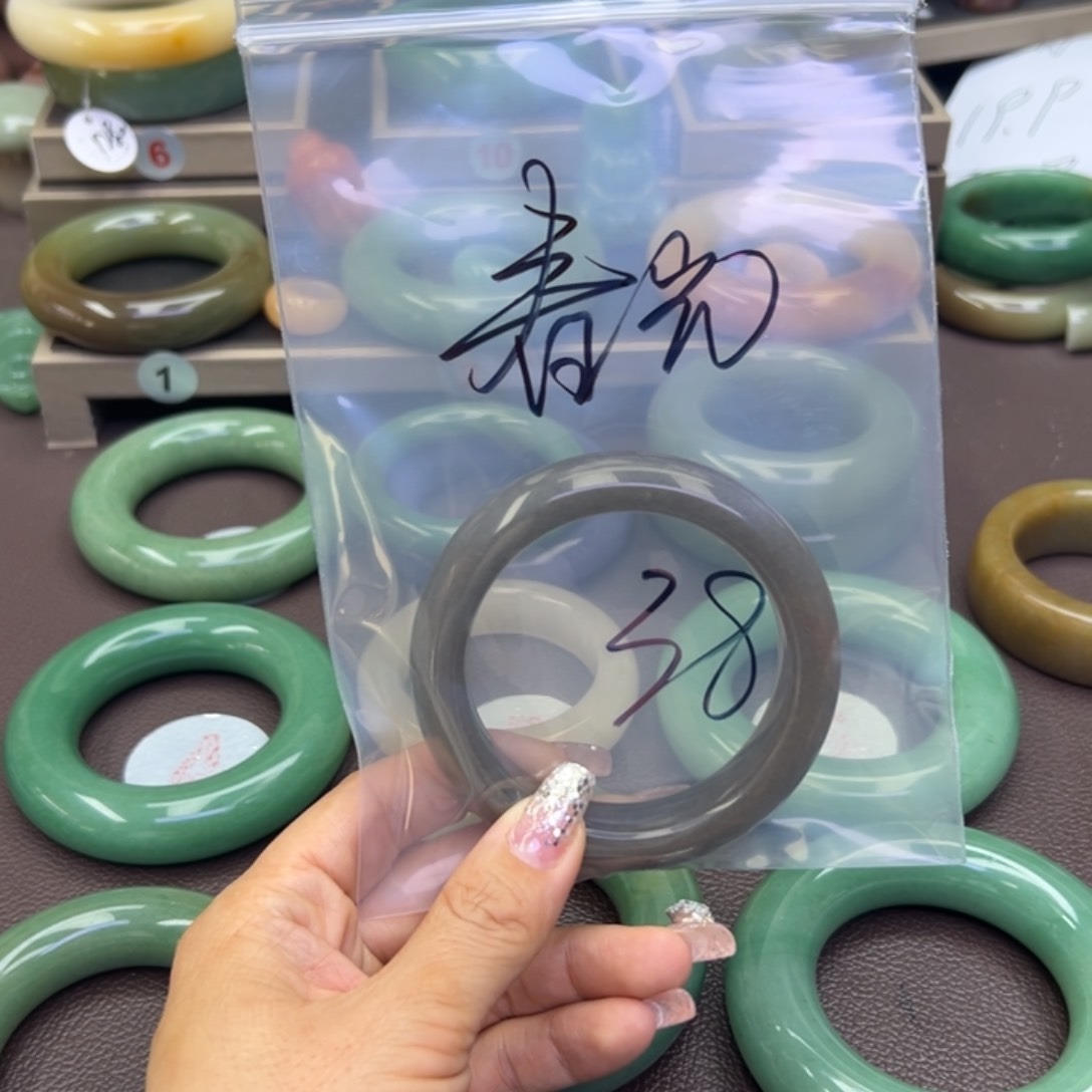 未镶嵌手镯石英岩玉春*