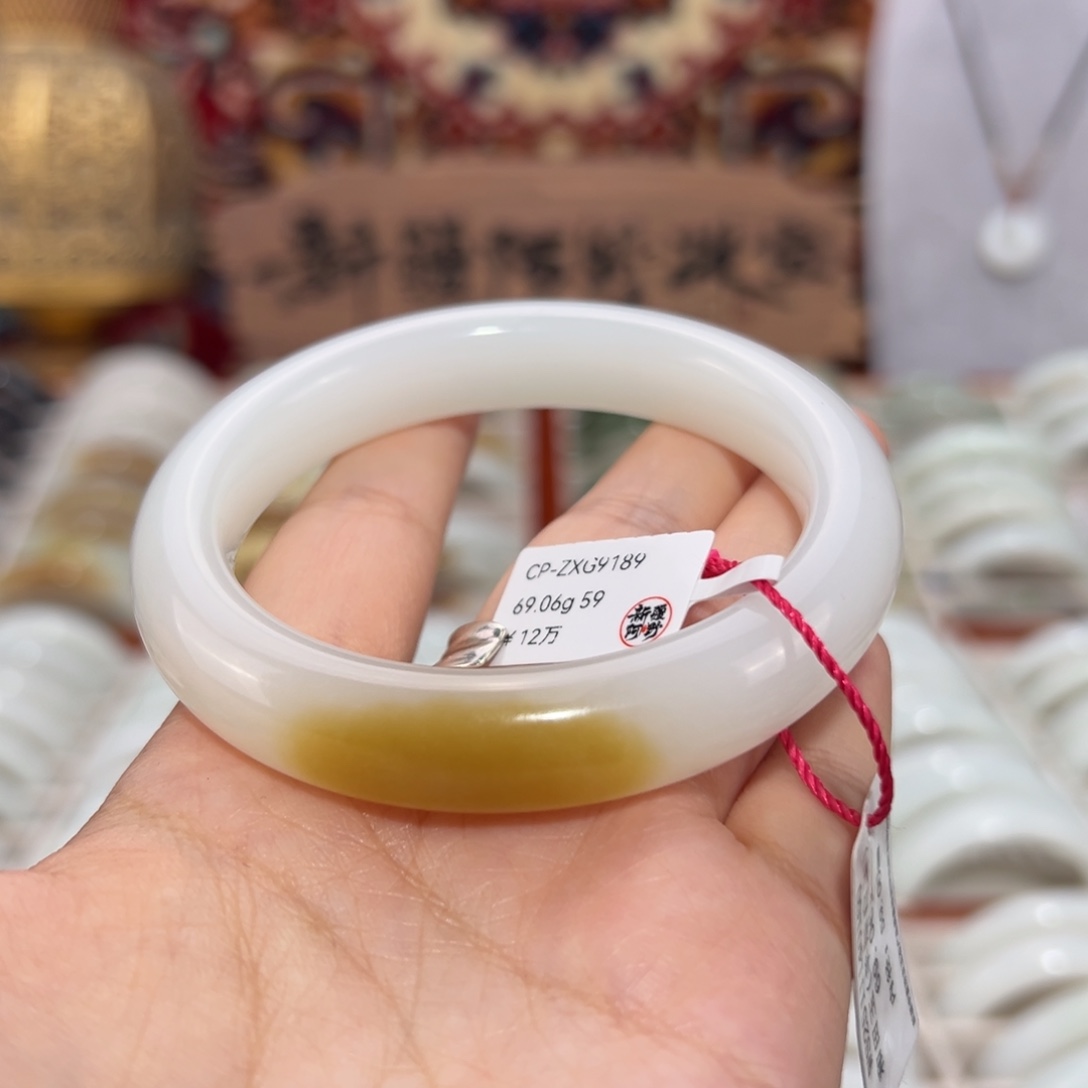 和田玉未镶嵌手镯