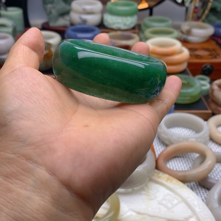 大***姬石英质玉（佘太翠）手镯未镶嵌